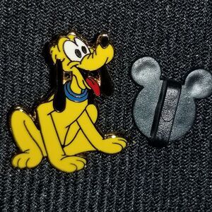Disney Dogs Pluto Pin Cute Mini Blue Collar Sitting 2002 Happy Smile Dog Vintage